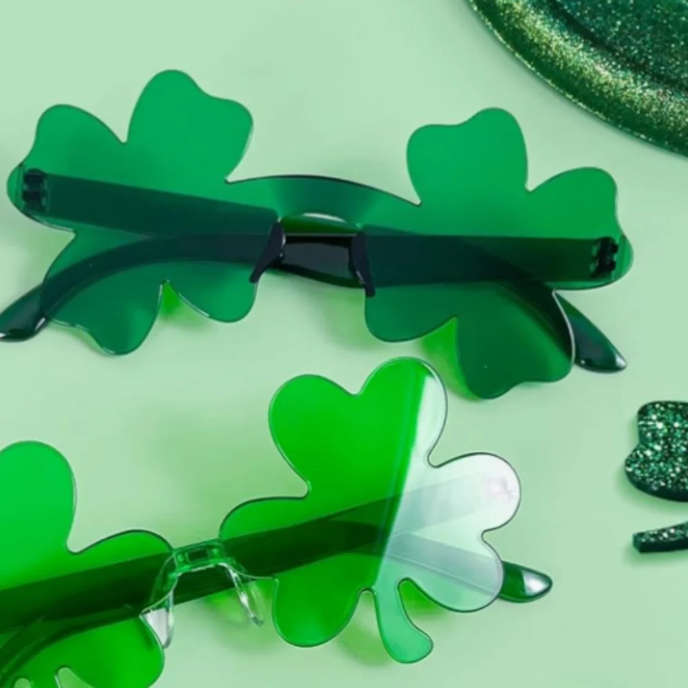 St. Patrick's Day Green Shamrock Party Glasses, 12